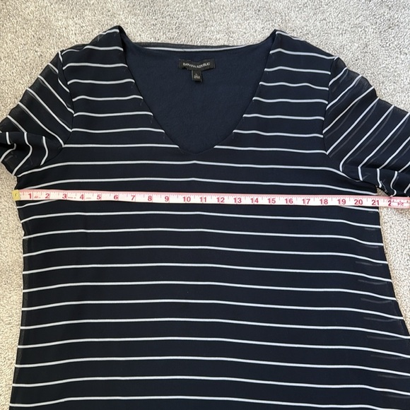 Banana Republic Blue and White Bell Sleeve lined Blouse Size L - Picture 4 of 7